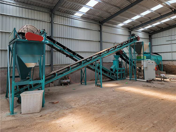 Linea di produzione di fertilizzanti organici per la miscelazione e l'essiccazione in lotti con tecnologia Pelletizer Click